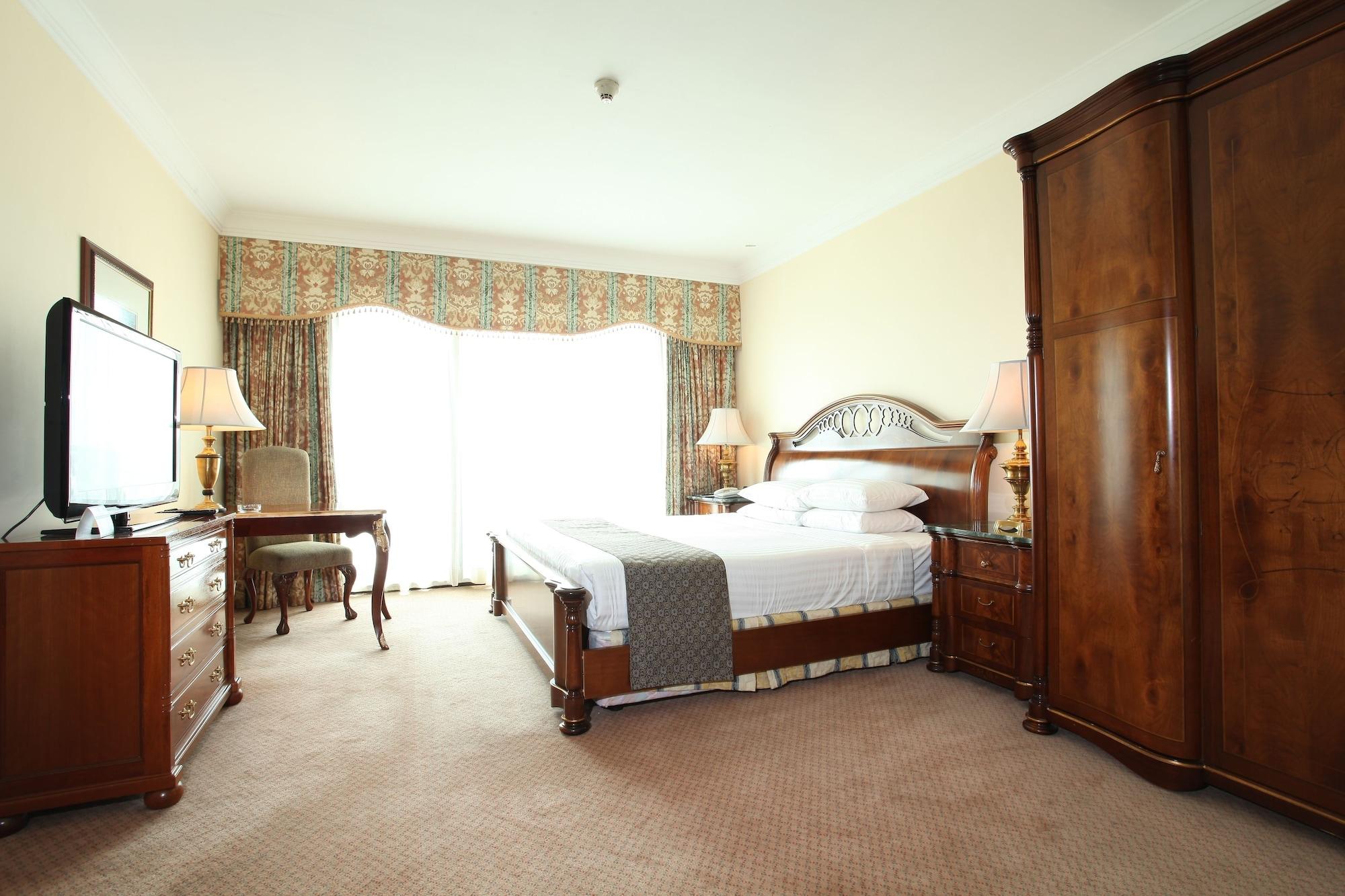 Palace Of The Golden Horses Сери Кембанган Екстериор снимка A bedroom at the hotel