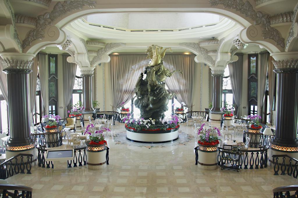Palace Of The Golden Horses Сери Кембанган Екстериор снимка The lobby of the hotel