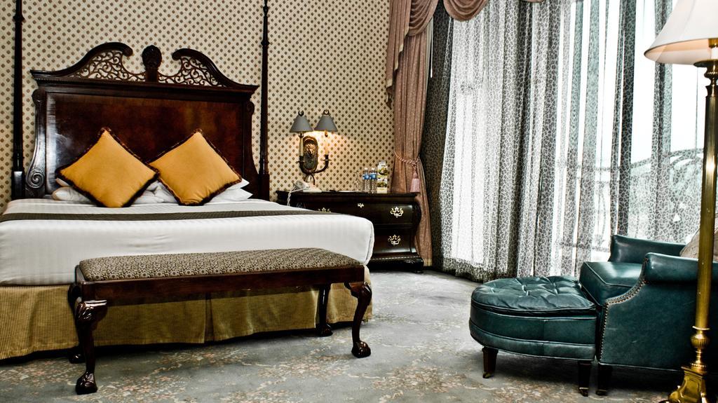 Palace Of The Golden Horses Сери Кембанган Екстериор снимка A bedroom at the Imperial