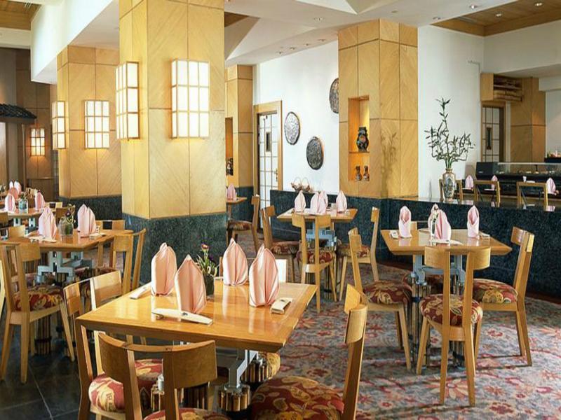 Palace Of The Golden Horses Сери Кембанган Екстериор снимка The restaurant