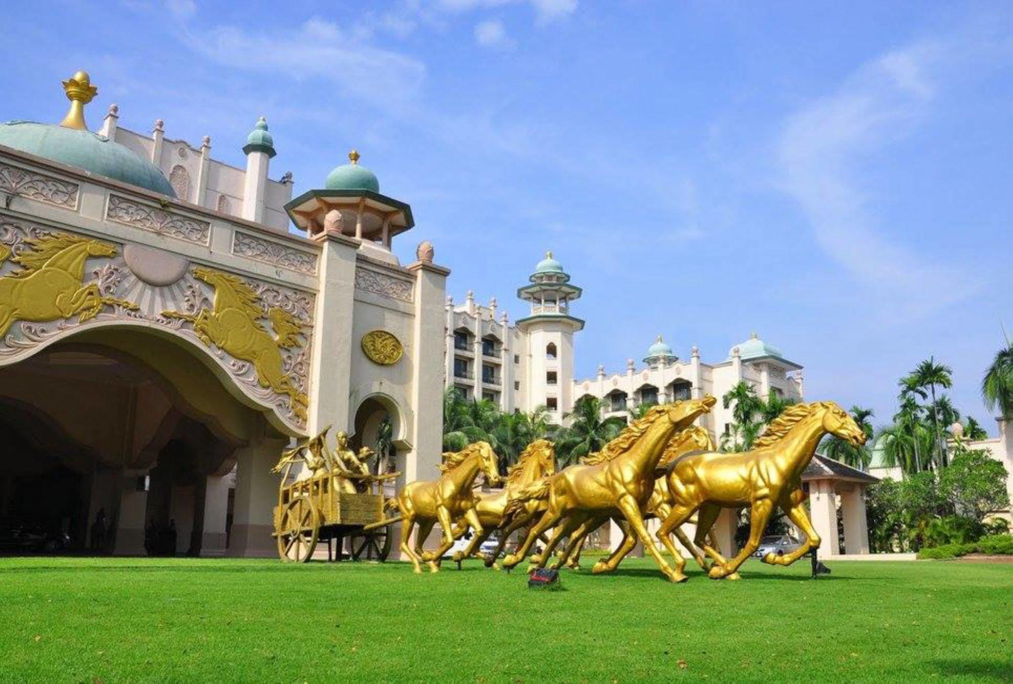 Palace Of The Golden Horses Сери Кембанган Екстериор снимка The Golden Horses