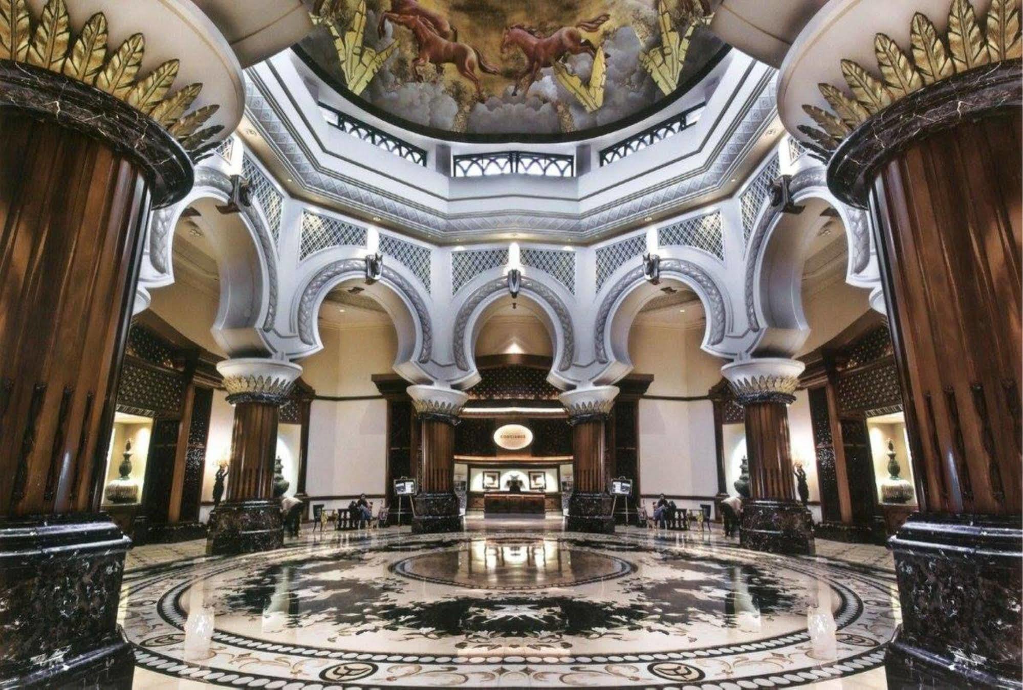 Palace Of The Golden Horses Сери Кембанган Екстериор снимка The lobby of the hotel